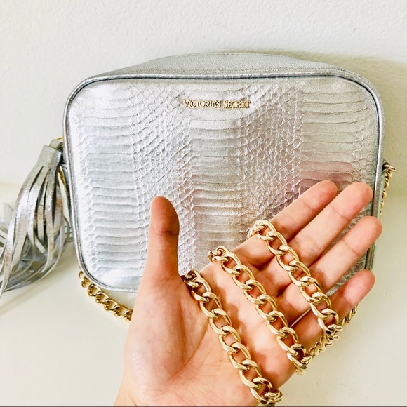 SOLD⚡️VICTORIA’S SECRET⚡️Metallic Tassel Crossbody Bag - Picture 7 of 11